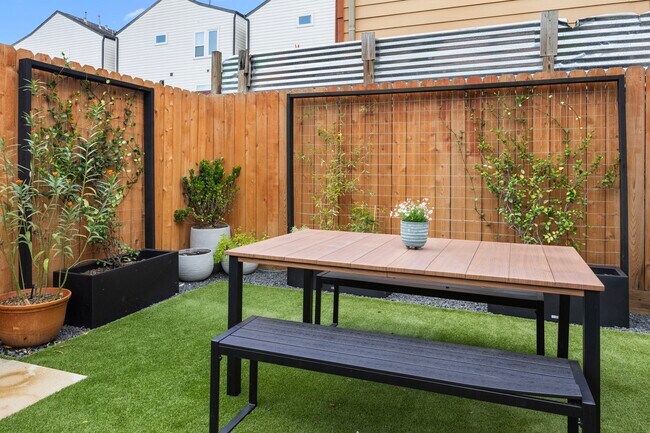 Building Photo - 5907 Kiam St