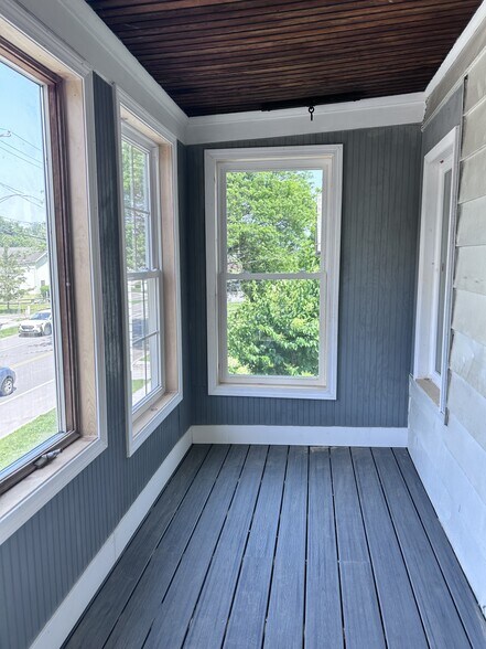 Building Photo - 31 Dix Ave