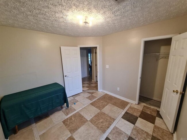 Building Photo - AVAILABLE 08/15/2026 in Millbrook!