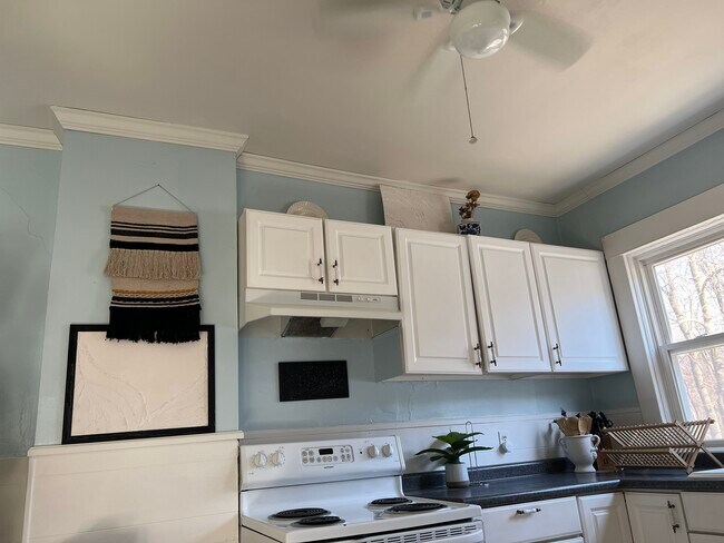 Building Photo - 33 Higby Rd