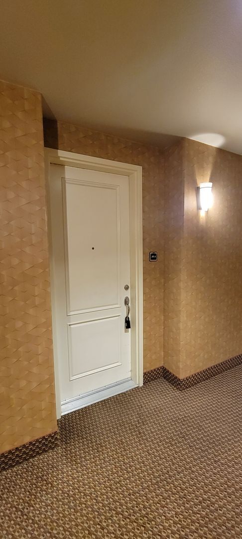 Building Photo - Upscale Executive Living 1 bedroom 1 bath