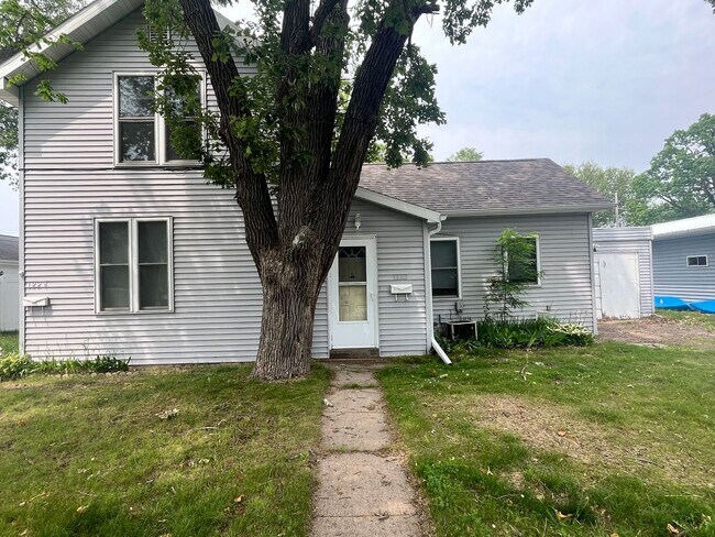 Primary Photo - 1220/1224 Garfield Ave
