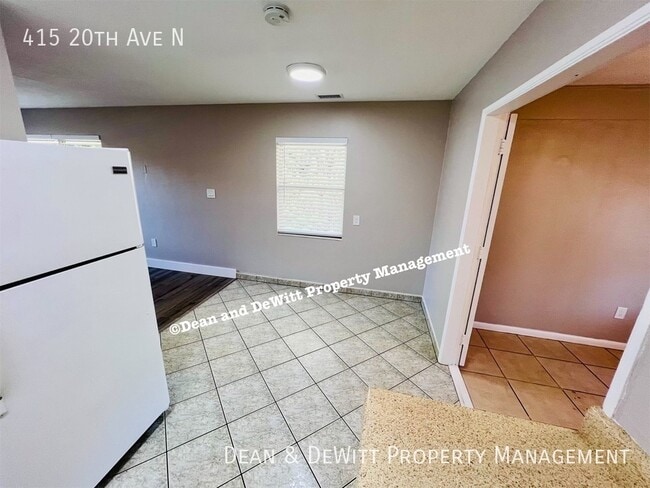 Building Photo - 415 20th Ave N