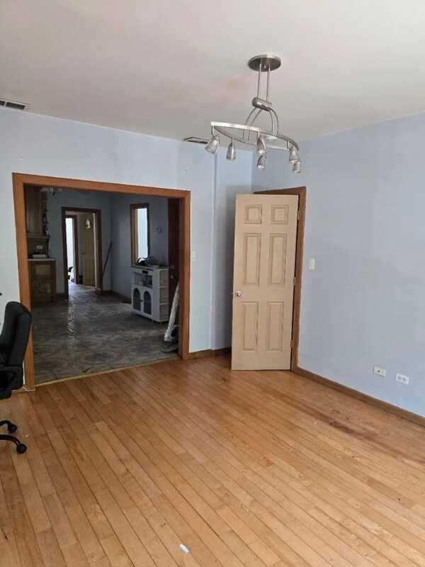 Building Photo - 736 N Ada St