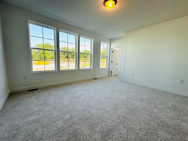 Building Photo - 607 Mkt Grv Dr