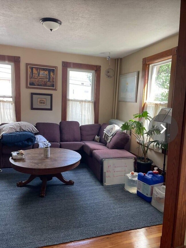 Building Photo - 14 Bardwell St