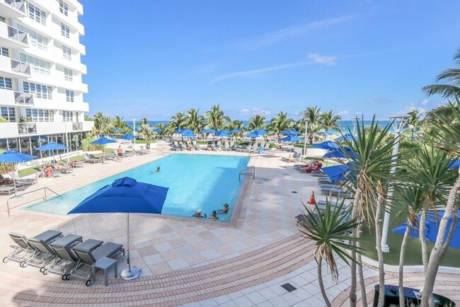 Building Photo - Amazing location: Close to Lincoln & the beaches: 1bed/1bath at the iconic Decoplage: available n...