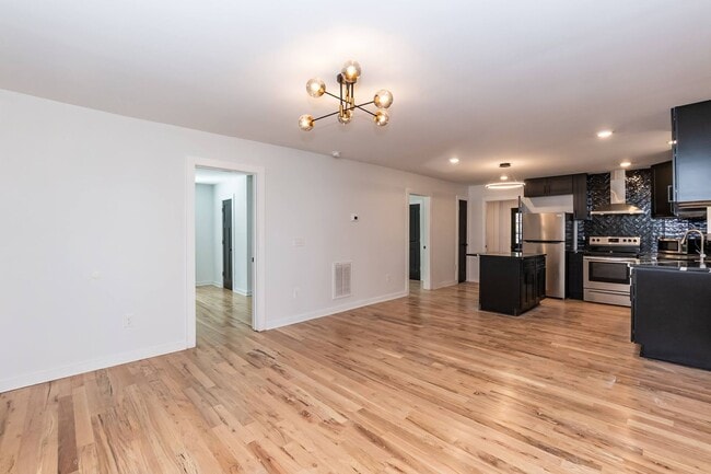 Building Photo - Two Bedroom Home