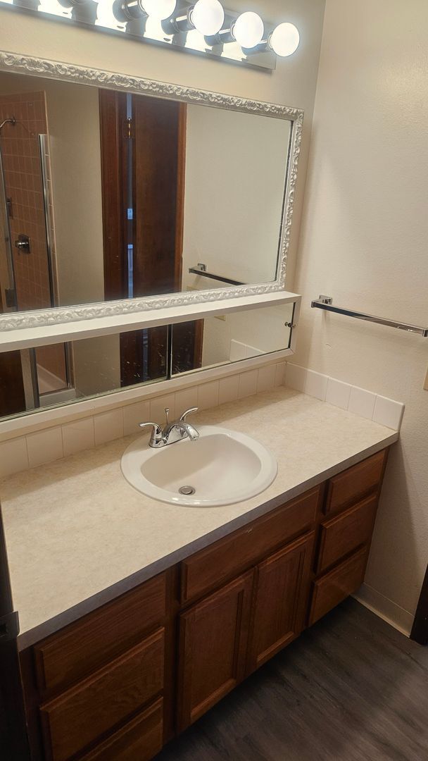 Building Photo - 2608 Leisure Dr