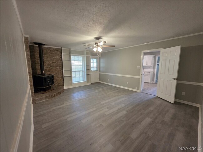 Building Photo - 744 Ledyard Pl