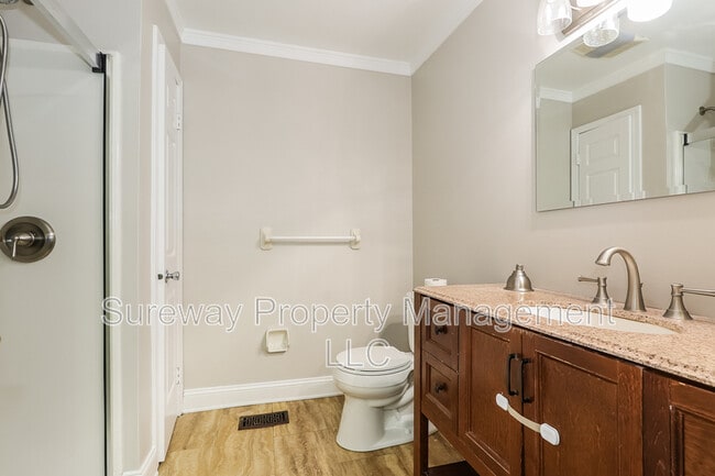 Building Photo - 5 Isla Ct