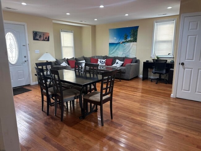 Building Photo - 2019 Kuehnle Ave