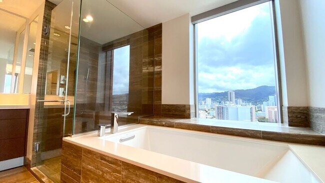 Building Photo - 1555 Kapiolani Blvd