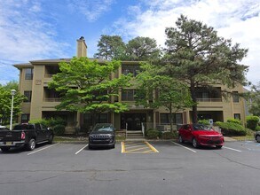 Building Photo - Rare opportunity! Furnished 2nd fl condominium boasting 2 large bedrooms, 2 full bathrooms, forma...
