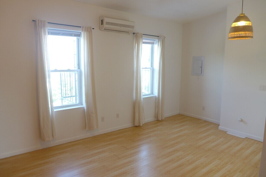 Building Photo - 1705 N Calvert St