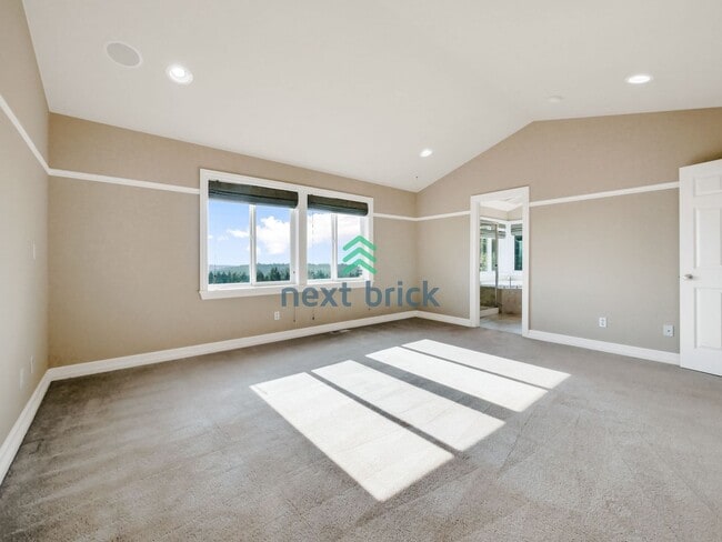 Building Photo - Stunning 4bed/2.5bath Norris Home with a V...