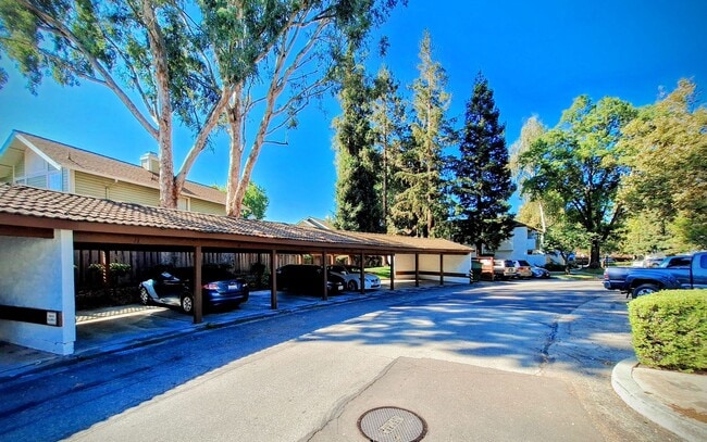 Building Photo - Spacious Second Floor 1bd Condo With Laundry In Unit, Pool, Balcony, & Carport!