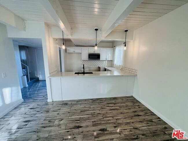 Building Photo - 43609 Stanridge Ave