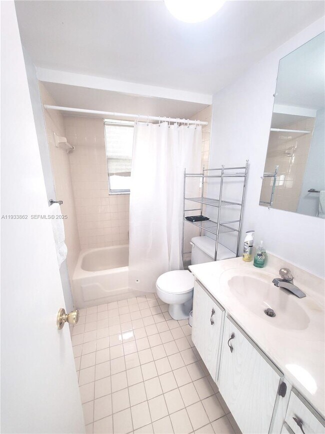 Building Photo - 1820 SW 81st Ave