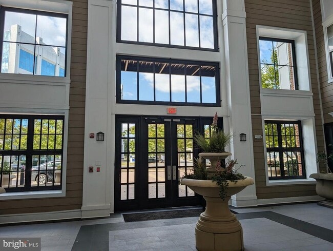 Building Photo - 501 Hungerford Dr