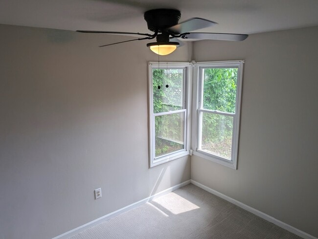 Building Photo - 950 N Brainard St