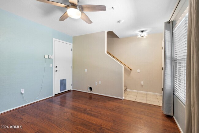 Building Photo - 2256 E Huntington Dr