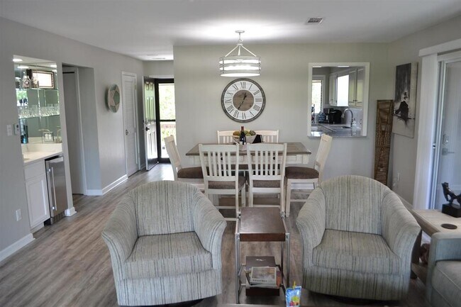 Building Photo - 200 Hamilton Oaks Dr