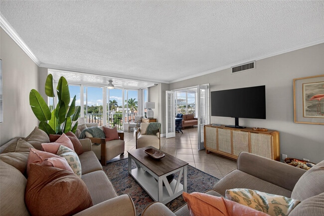 Building Photo - 3180 NE 48th Ct