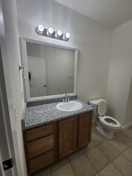 Building Photo - 1006 N 24th St