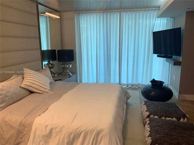 Building Photo - 9401 Collins Ave