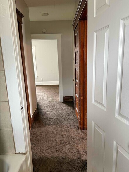 Building Photo - 505 6th St NE