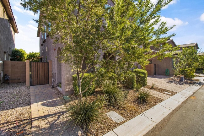 Building Photo - 1063 N 70th Way