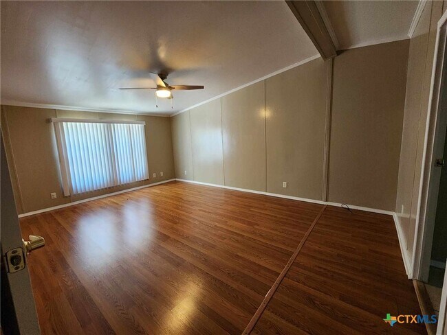 Building Photo - 922 Ashwood Dr