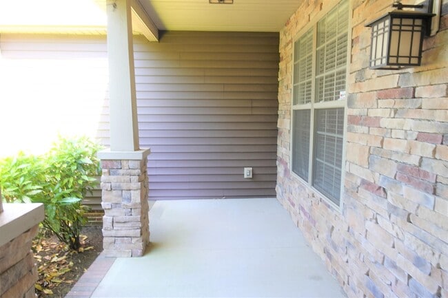 Building Photo - 1 Stoneledges Ln