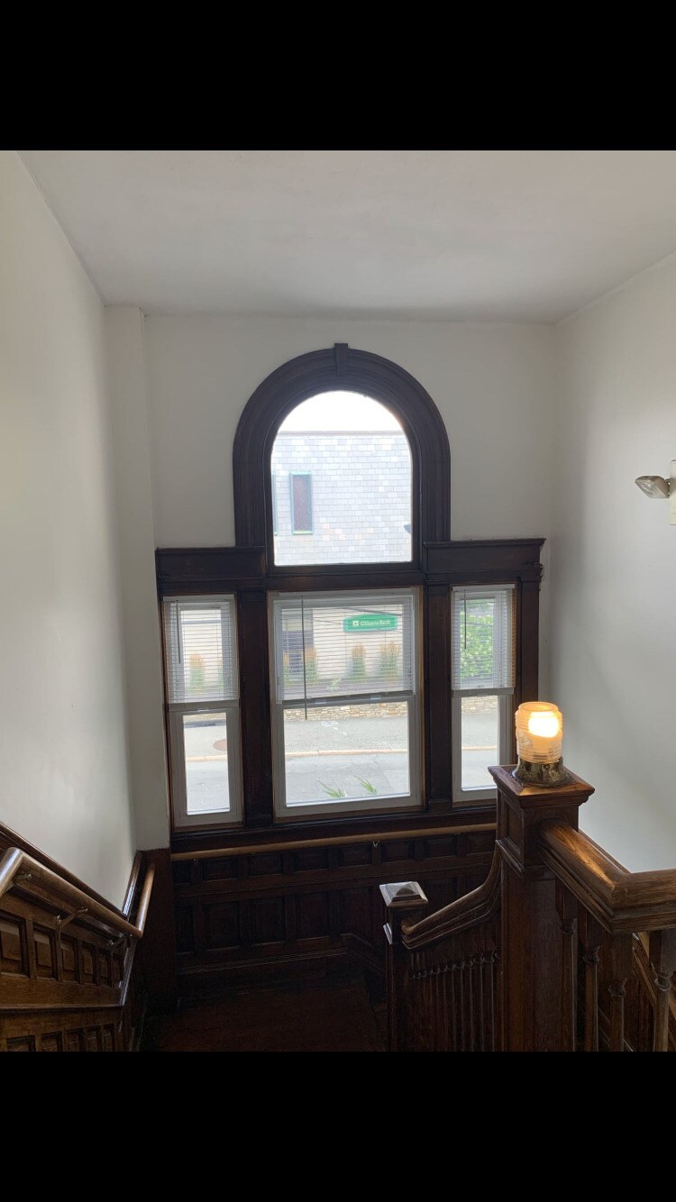 Building Photo - 116 Waterman St