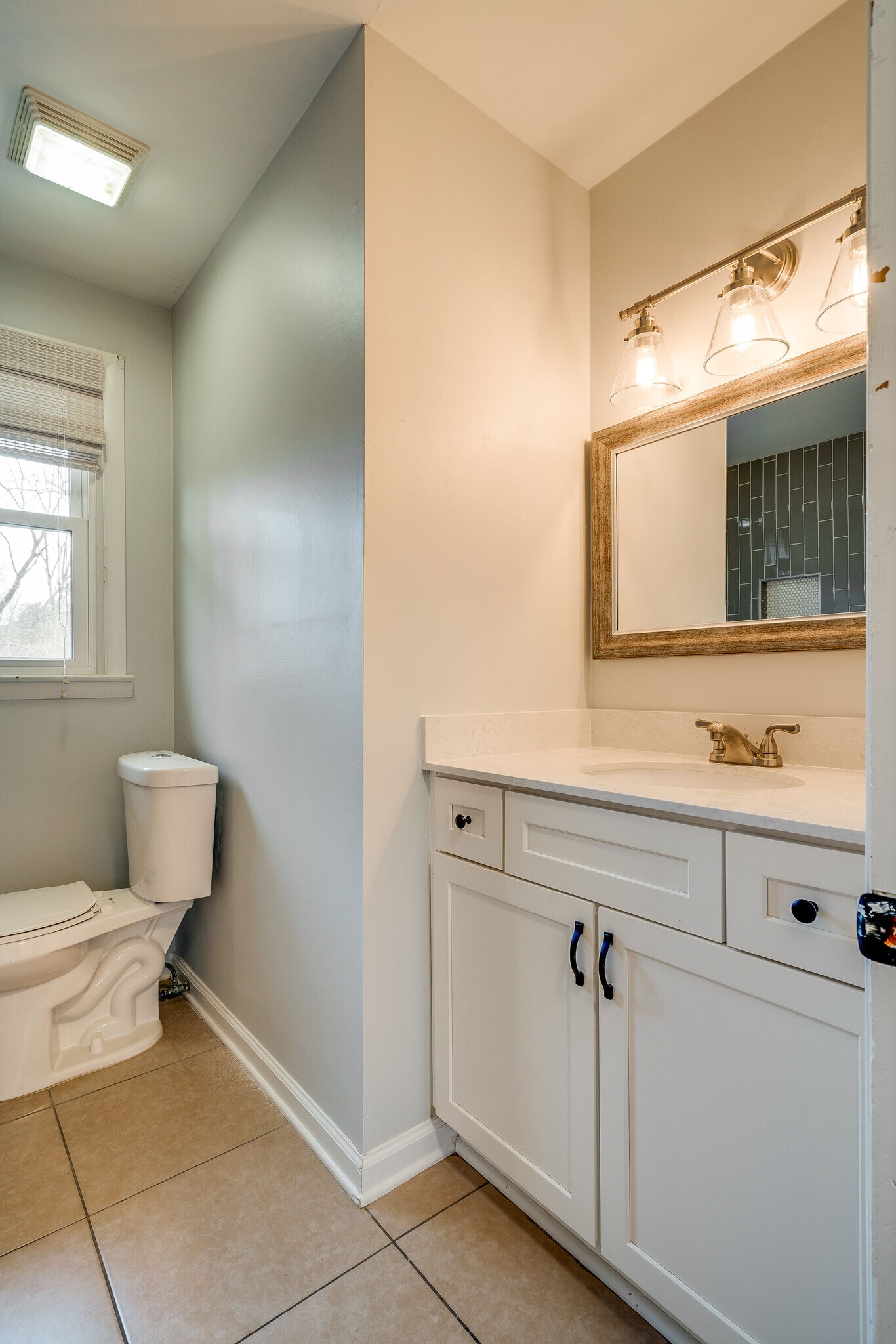 hallway full bathroom - 539 Northcrest Dr