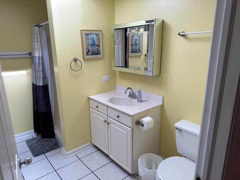 Building Photo - 3 W Hollister St