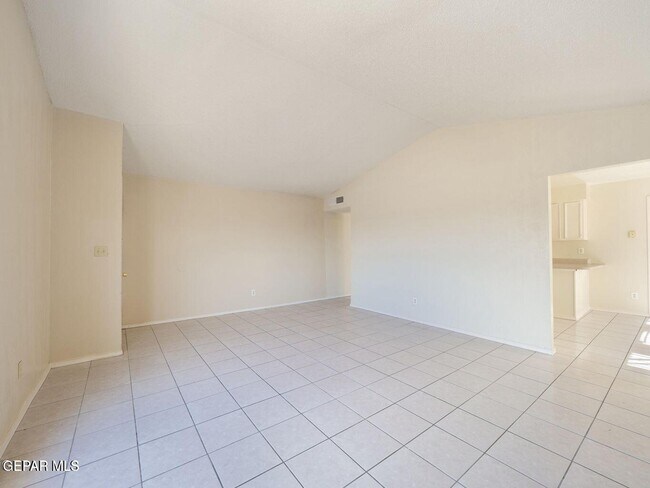 Building Photo - 2918 E Glen Dr