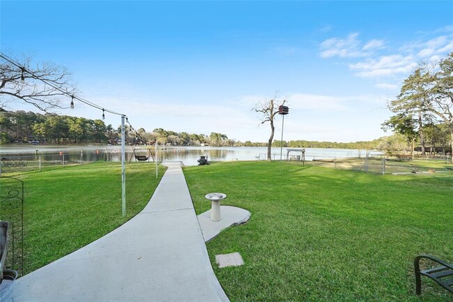 Building Photo - 13318 Southshore Dr