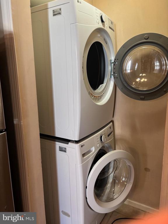 Building Photo - 235 Loring Ct