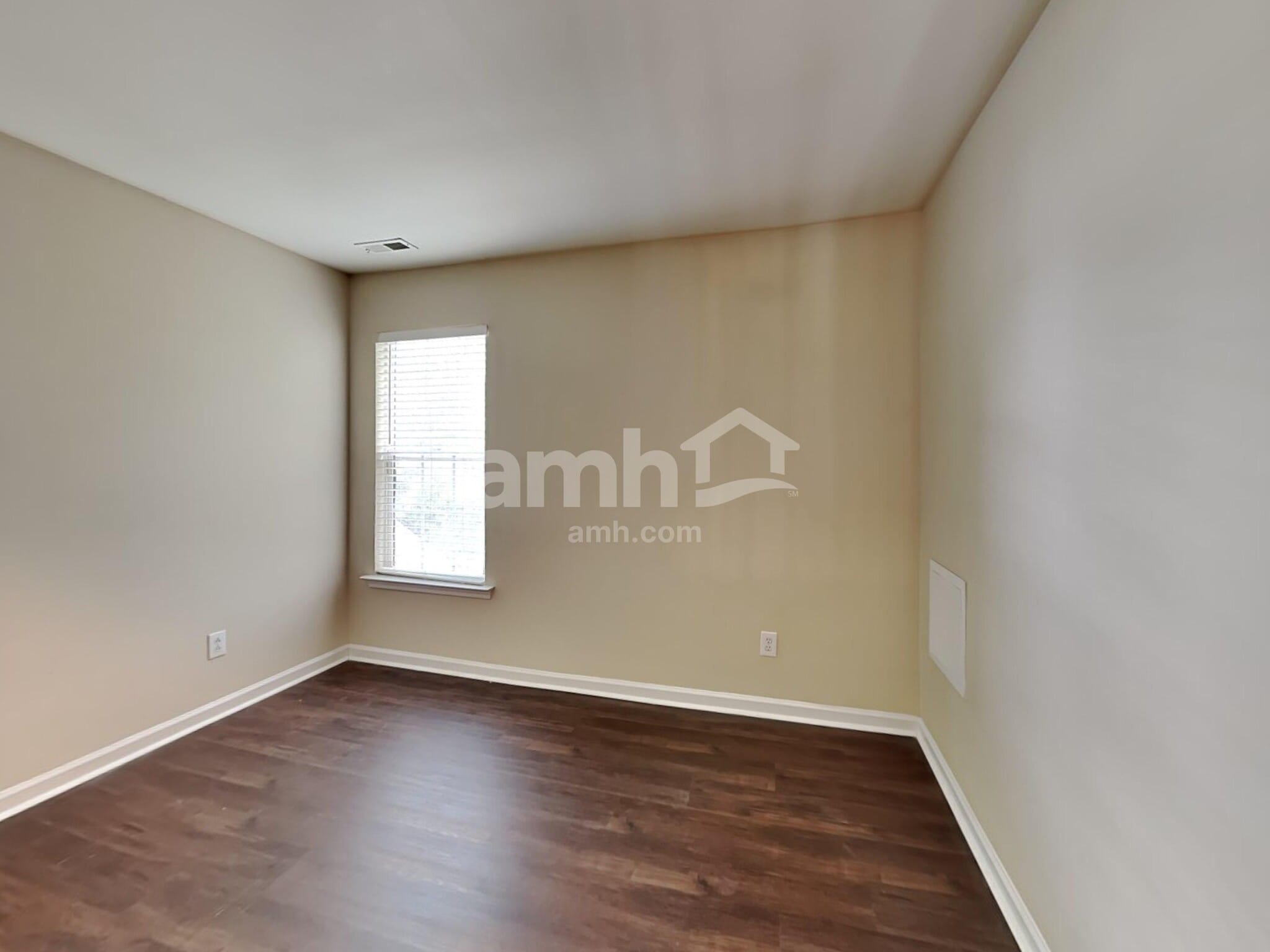 Building Photo - 616 Hanska Way