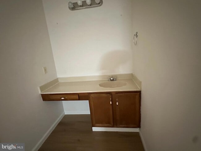 Building Photo - 5405 Delray Dr