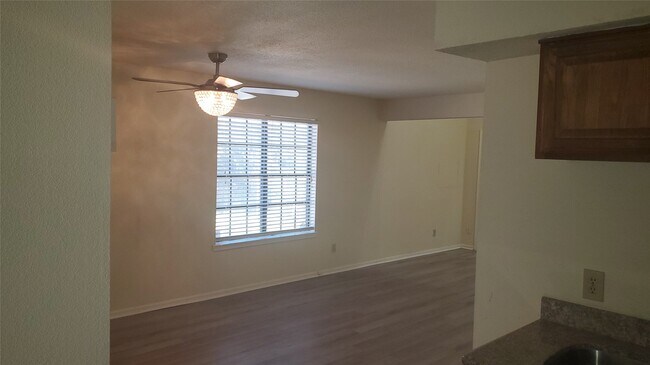 Building Photo - 2425 Holly Hall St