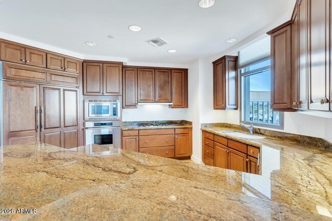 Building Photo - 2211 E Camelback Rd