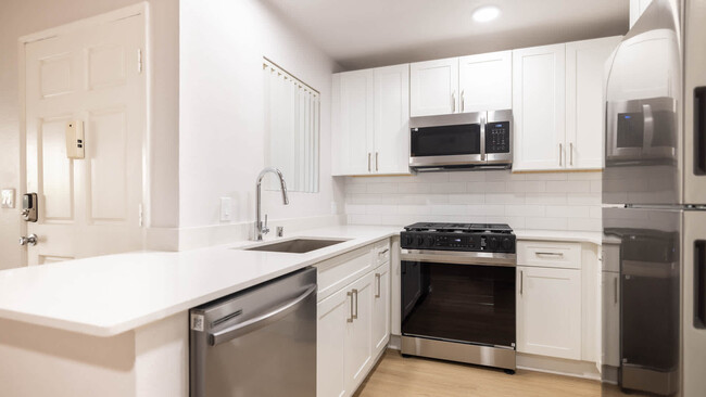 Kitchen with Stainless Steel Appliances - Oak Park Apartment Homes