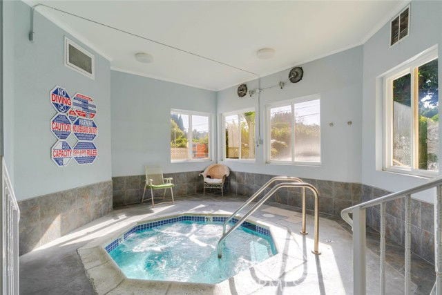 Building Photo - 4430 Noble Ave