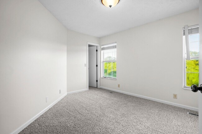 Building Photo - 114 Waters Edge Ln