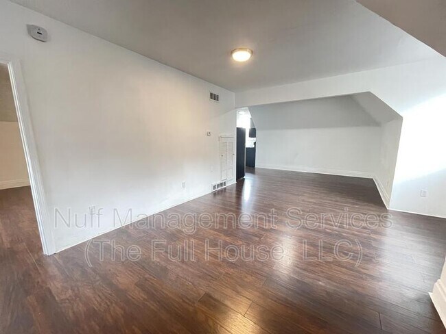 Building Photo - 170 Lincoln Ave