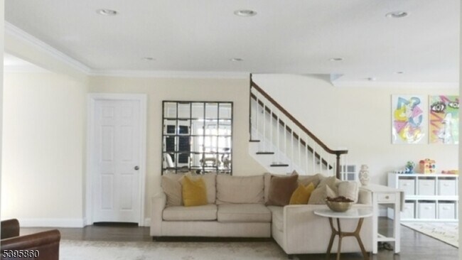 Building Photo - 39 Gray St