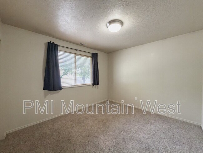 Building Photo - 955 Alton Dr